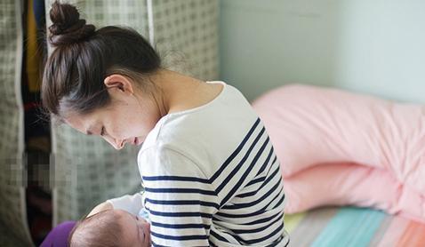 現(xiàn)在請(qǐng)個(gè)住家保姆帶小孩一個(gè)月多錢？